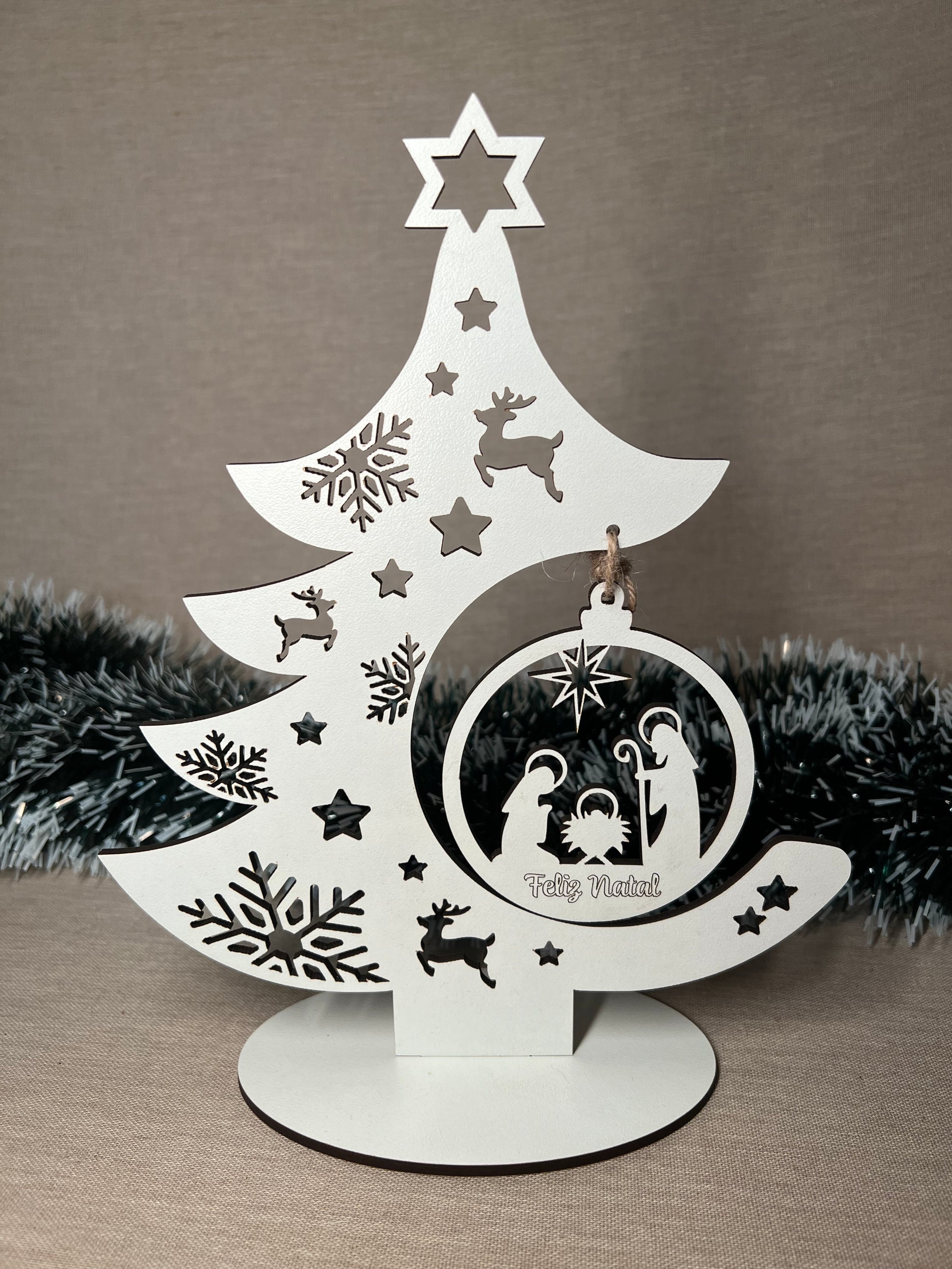 Árvore Decorativa com Flocos de Neve